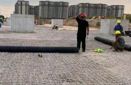 重兴镇土工格栅铺设前地基要怎么处理?